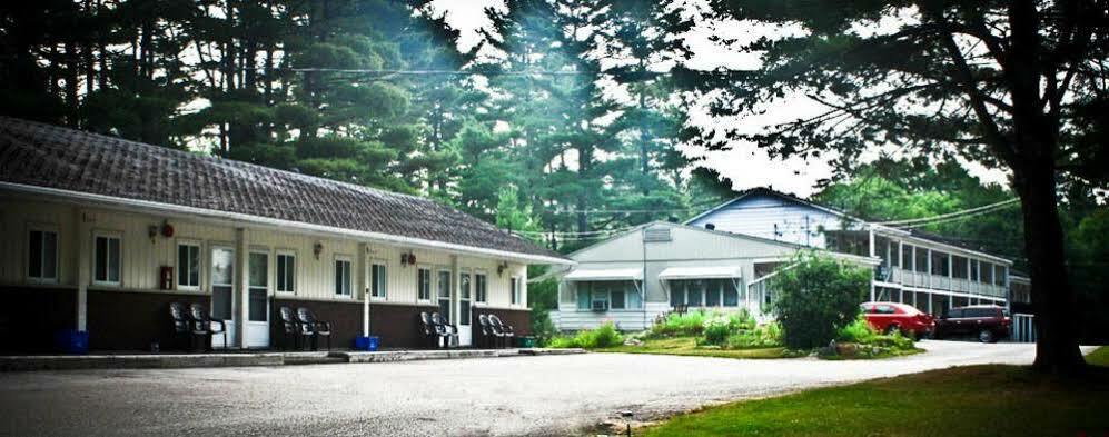 Pinedale Inn Грейвенхерст Экстерьер фото